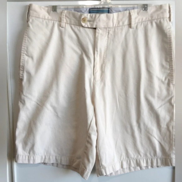Peter Millar Men's Shorts Size 32 Ivory with BU University Logo - Picture 1 of 4